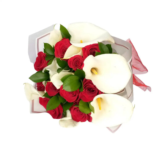 Ramo de 12 Rosas Rojas y 8 Calas